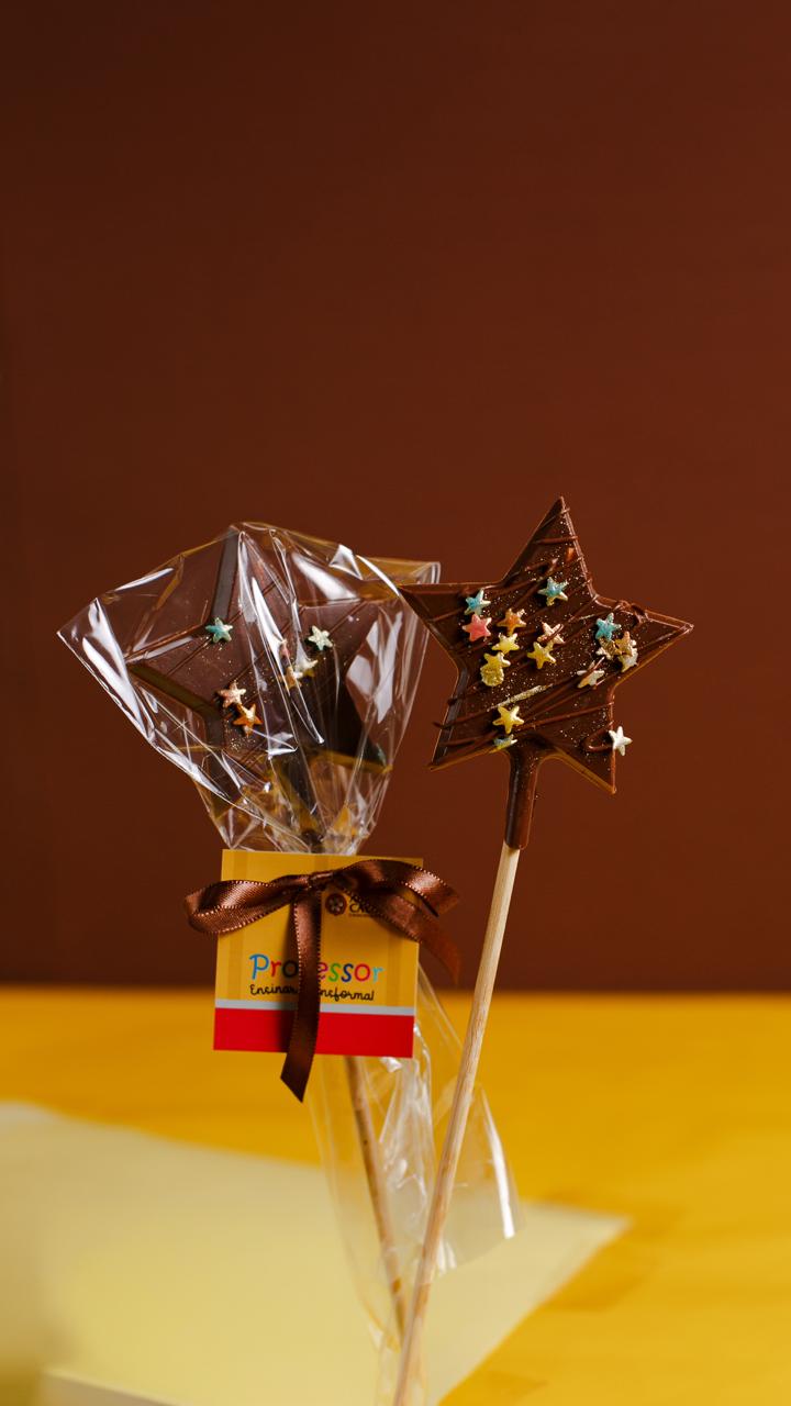 Pirulito de chocolate em formato de estrela para o Dia do Professor
