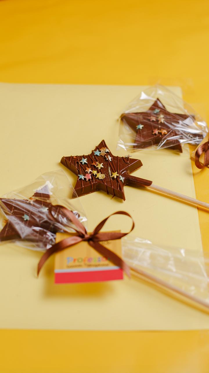 Pirulitos de chocolate em formato de estrela