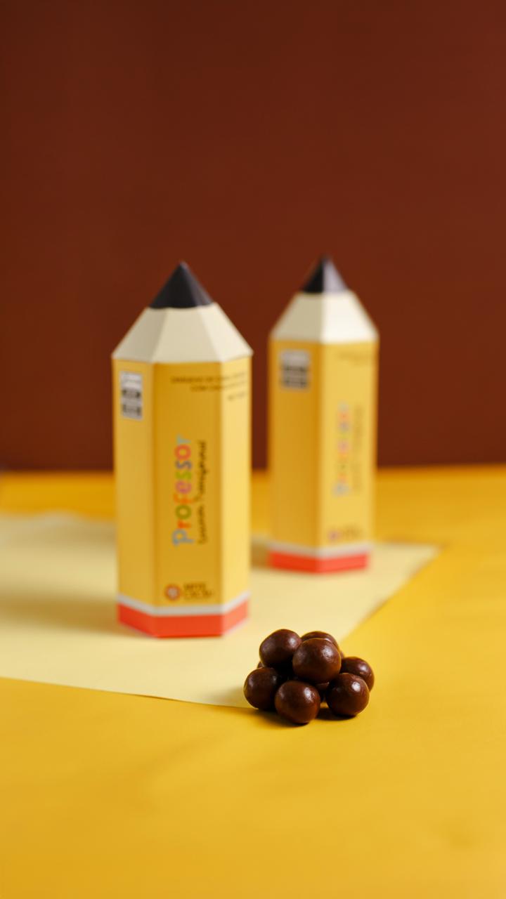 Embalagem de chocolate em formato de lápis para o Dia do Professor